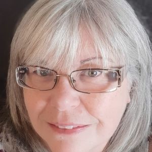 Meet your Posher, Elaine